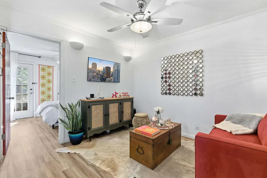 601 Hearn St #204, Austin, TX 78703 - Image #2