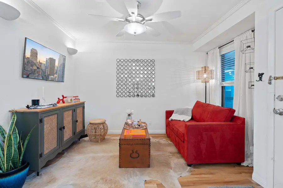 601 Hearn St #204, Austin, TX 78703 - Image #3