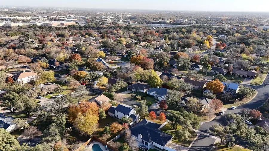 404 Innwood Dr, Georgetown, TX 78628 - Image #2