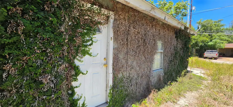 125 S Bishop St, San Marcos, TX 78666 - #3