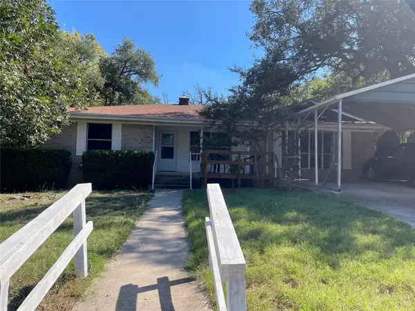 1304 W Avenue B, Lampasas, TX 76550