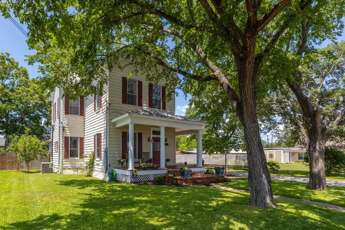 515 Wolf St, Schulenburg, TX 78956 - #1