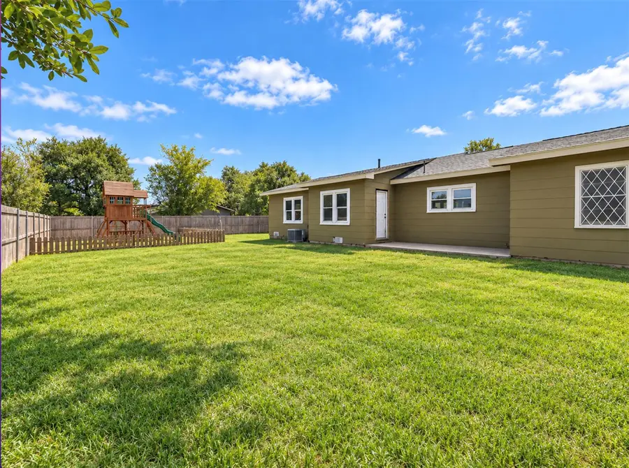 1023 E Houston St, Giddings, TX 78942 - #3