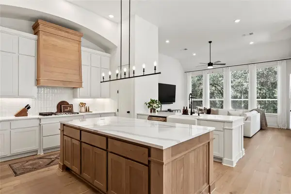 384 Leaning Rock Rdg, Austin, TX 78737