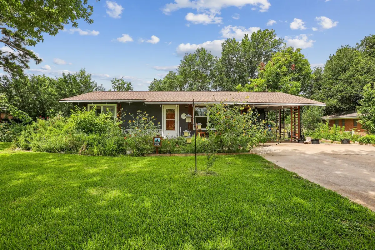 1114 W W 2nd St, Elgin, TX 78621 - #1