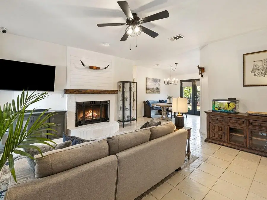 8022 Flintlock Cir, Lago Vista, TX 78645 - Image #2