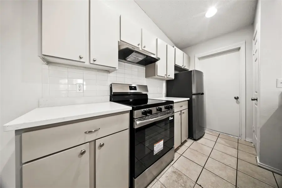 808 Lloyd Ln #A&B, Elgin, TX 78621 - #3