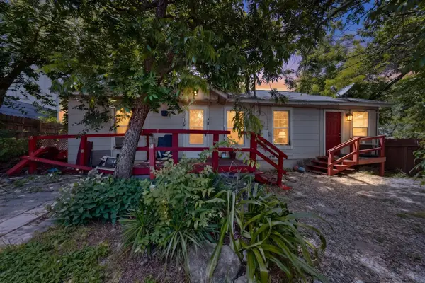 1302 1/2 Walnut Ave E #2, Austin, TX 78702