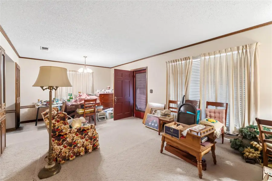 658 E Milam St, La Grange, TX 78945 - #2
