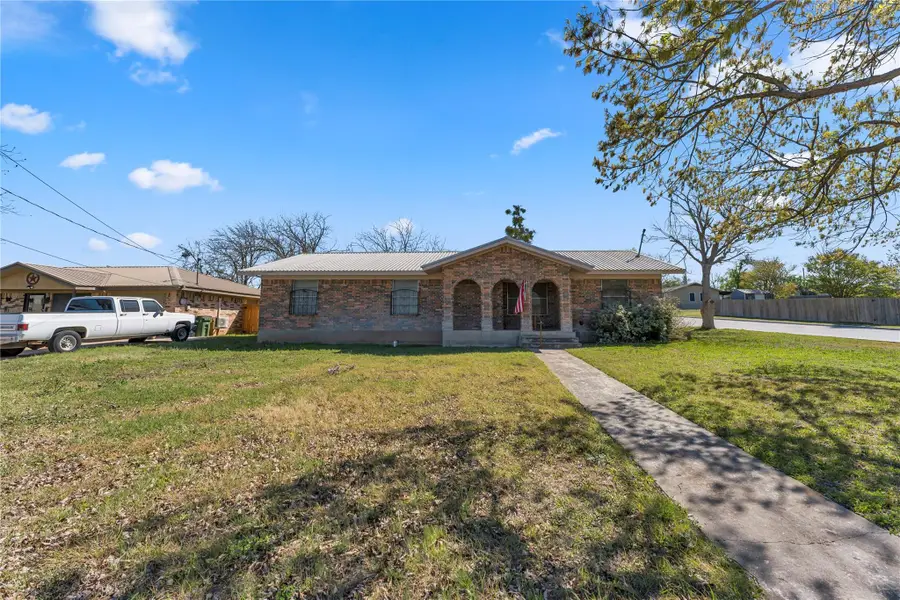 901 N Hill St, Burnet, TX 78611 - #3