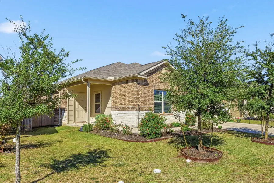 709 Carol Dr, Hutto, TX 78634 - Image #2