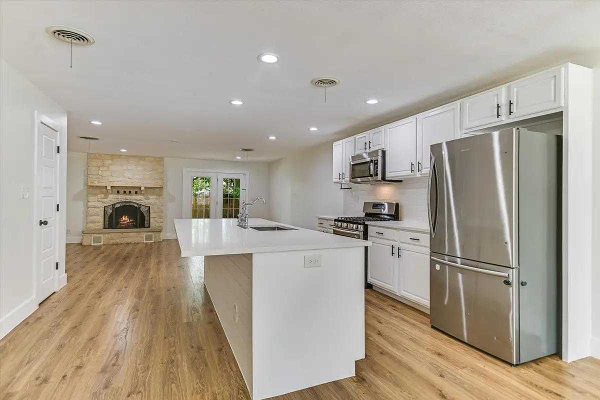 556 E 19th St, Georgetown, TX 78626 - #1
