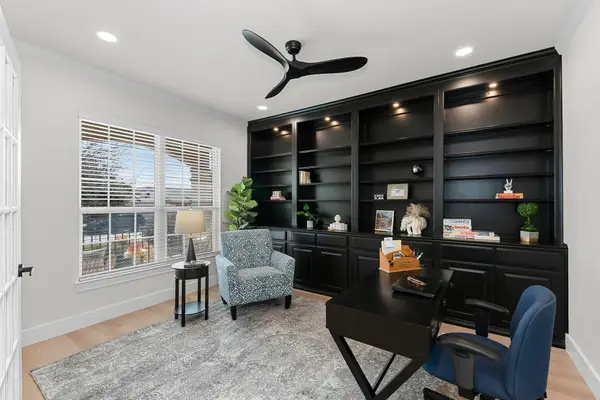 206 Armstrong Dr, Georgetown, TX 78633