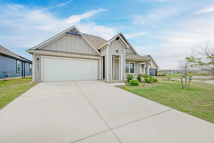 1002 Austin Bayou Dr, Hutto, TX 78634 - #2