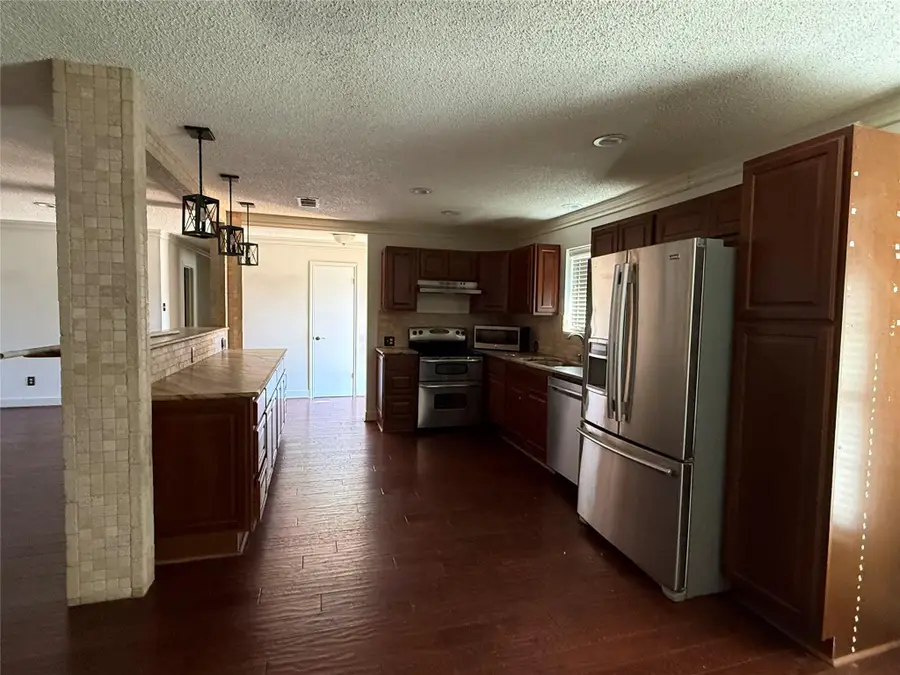 214 Meadowlakes Dr, Meadowlakes, TX 78654 - #3