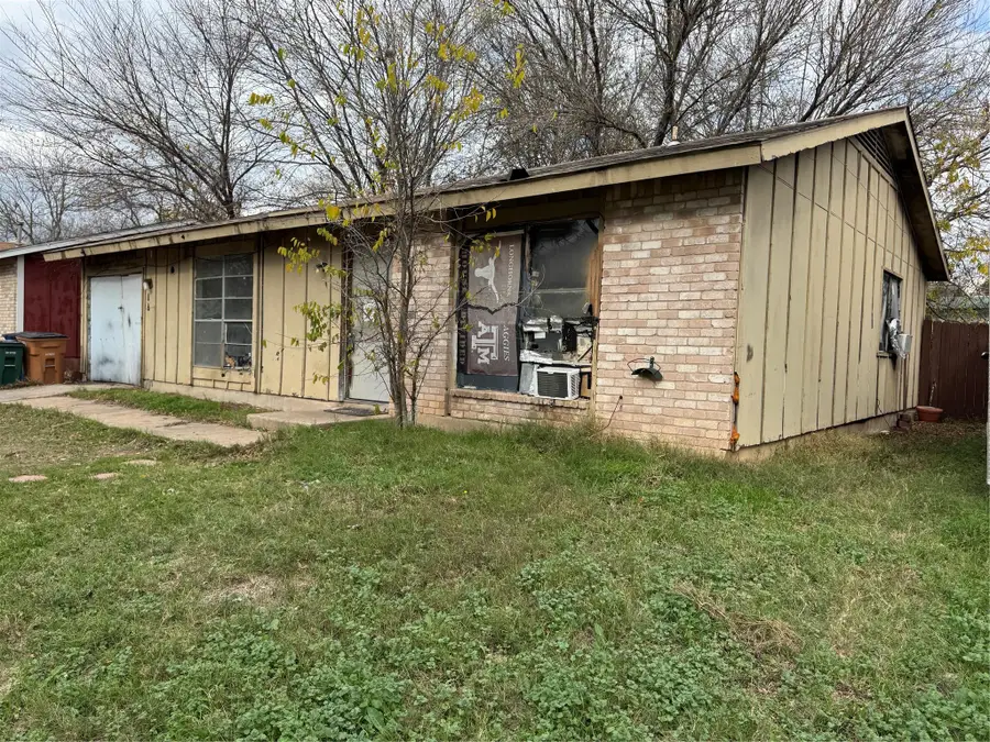 6127 Wagon Bend Trl, Austin, TX 78744 - Image #2