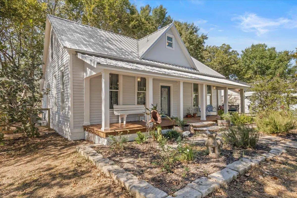503 Wilkes St, Smithville, TX 78957 - #1