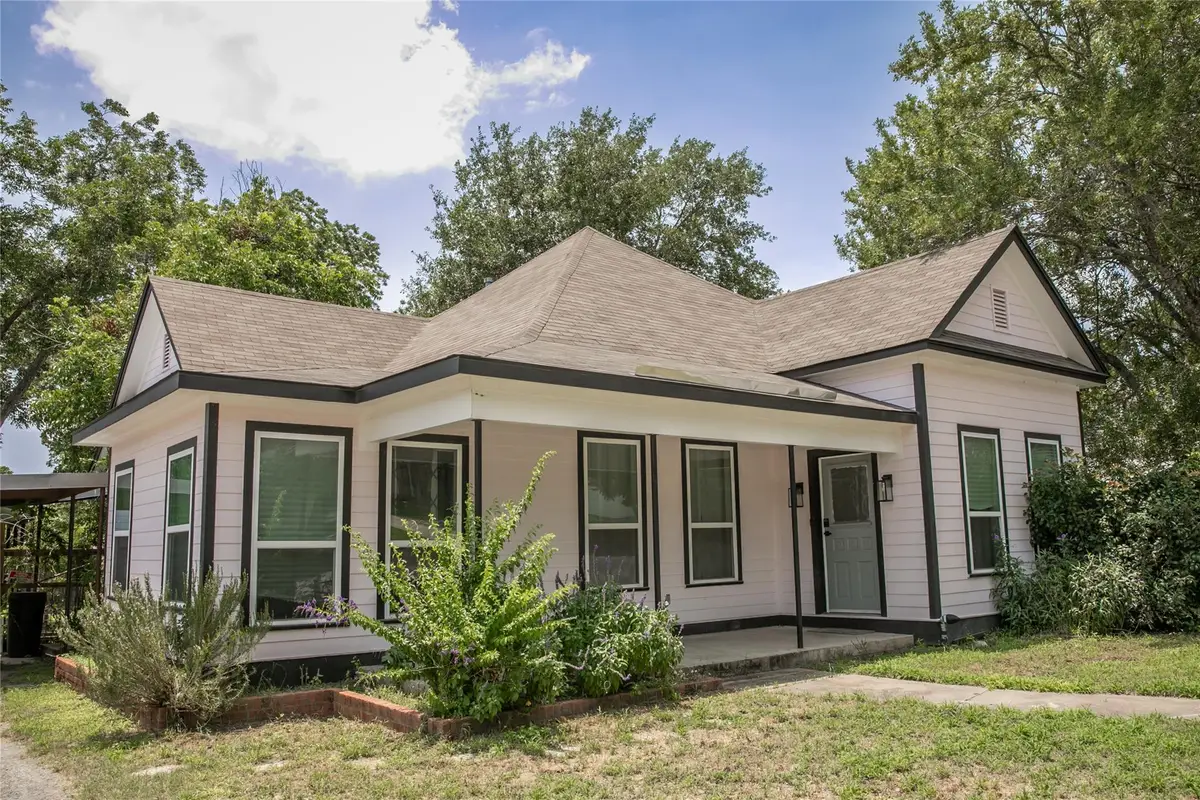 637 N Washington St, La Grange, TX 78945 - #1