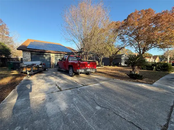 13935 Little Leaf Dr, San Antonio, TX 78247