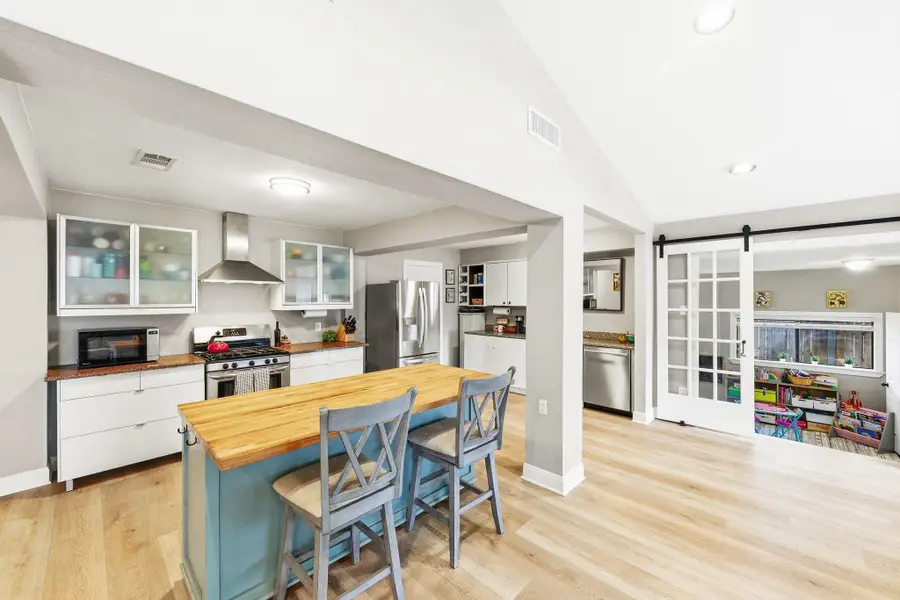 7210 Towering Oaks Dr, Austin, TX 78745 - #3