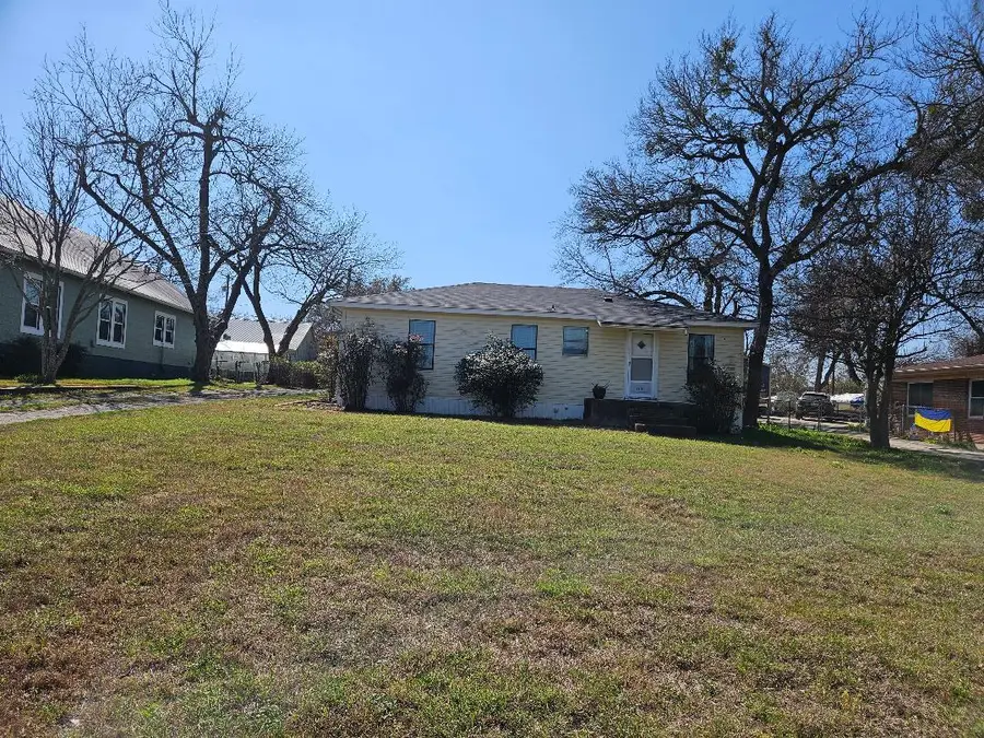 1130 N Main St, Elgin, TX 78621 - #3