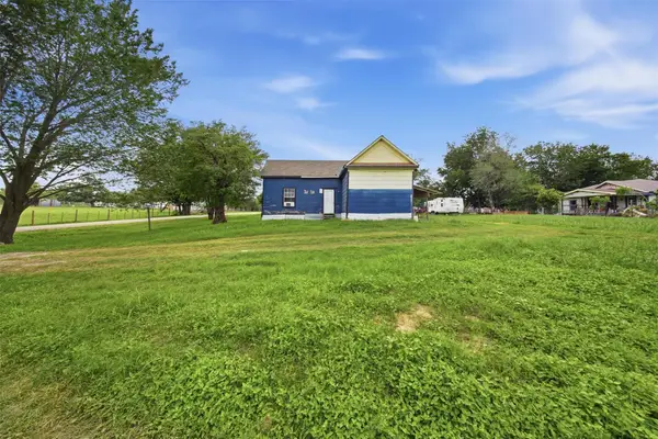 148 Brenham St, McDade, TX 78650