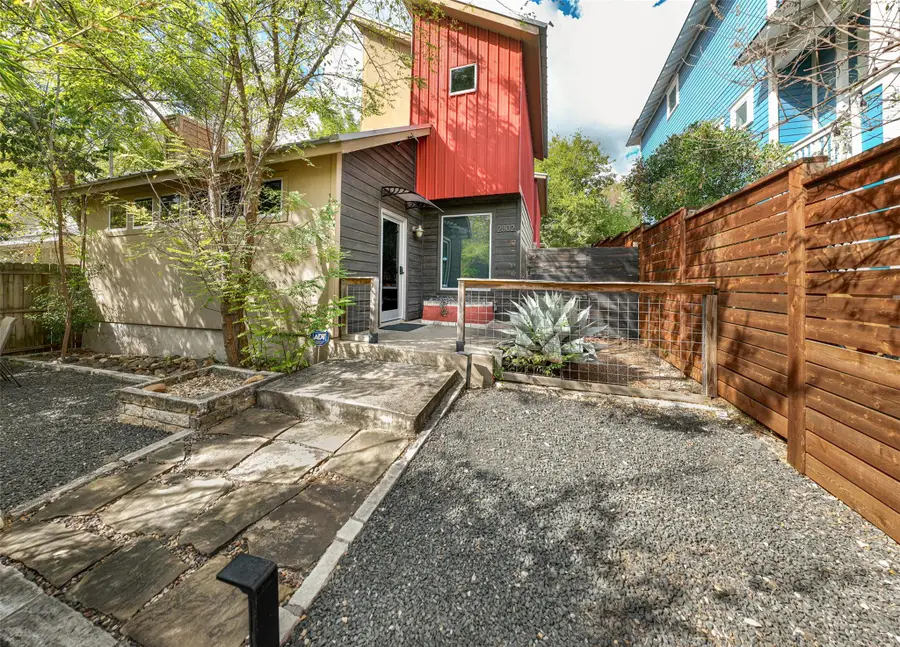 2302 E 9th St, Austin, TX 78702 - #3