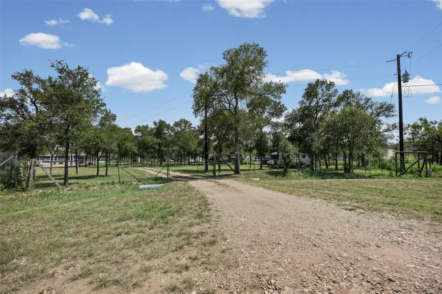 685 Thousand Oaks Dr, Cedar Creek, TX 78612 - #3