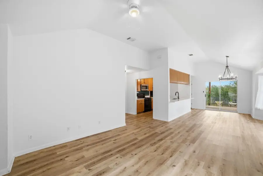 104 S Mockingbird Cir, Cedar Creek, TX 78612 - Image #3