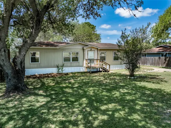 424 Ellinger Rd, La Grange, TX 78945