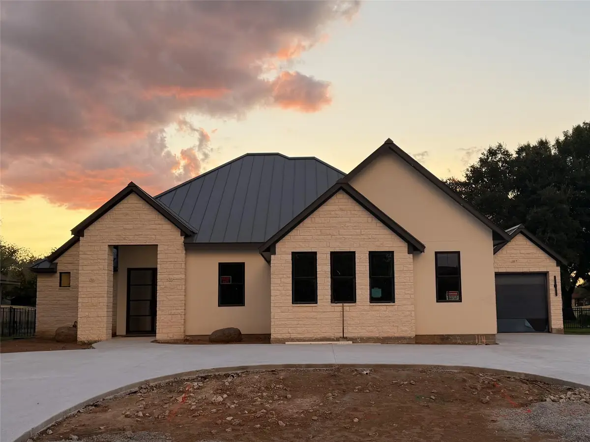 114 Meadowlakes Dr, Meadowlakes, TX 78654 - #1
