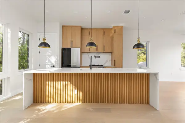 100 W Odell St #3, Austin, TX 78752