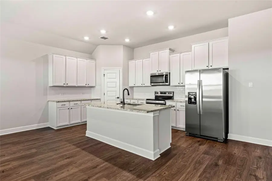 521 West Luna Blue Ln, Jarrell, TX 76537 - #2