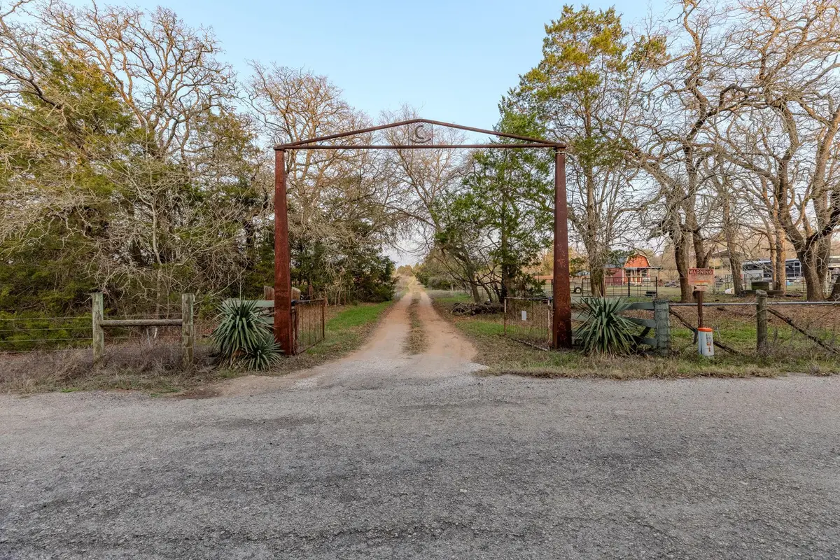 171 Split Rail Ln, Smithville, TX 78957 - #1