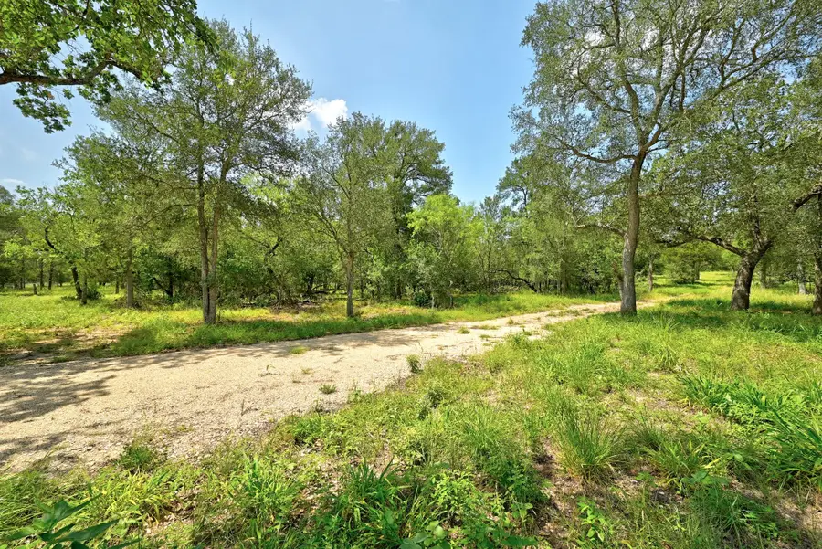 544 Coastal Ln, Luling, TX 78648 - #3