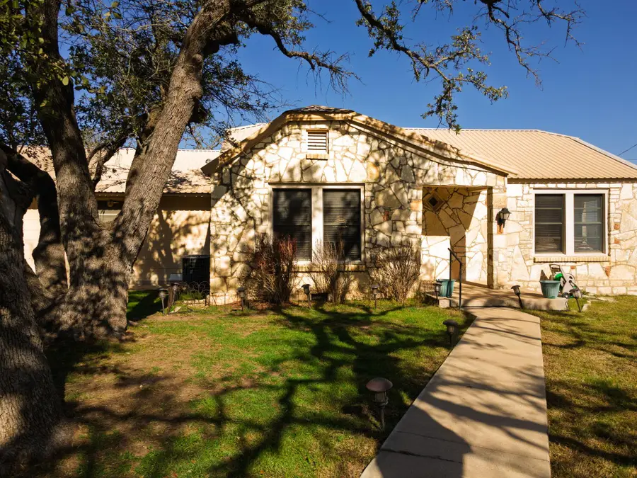 1003 N Ridge St, Lampasas, TX 76550 - Image #3
