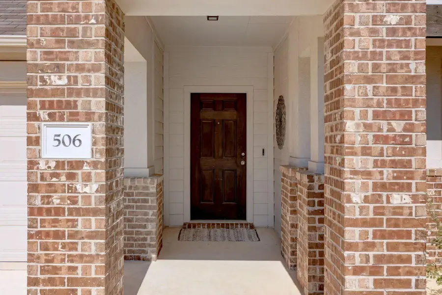 506 Hendelson Ln, Hutto, TX 78634 - Image #2