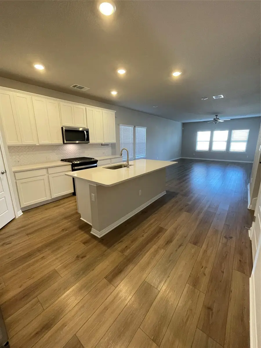 105 Sun Grove Trl, Georgetown, TX 78628 - Image #2