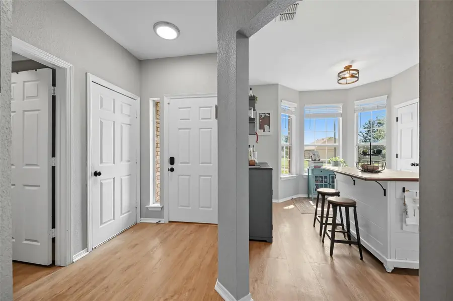 10312 Nelson Dr, Benbrook, TX 76126 - Image #2