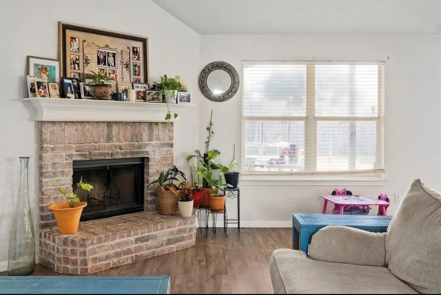 512 Mockingbird Ln, Lockhart, TX 78644 - #3