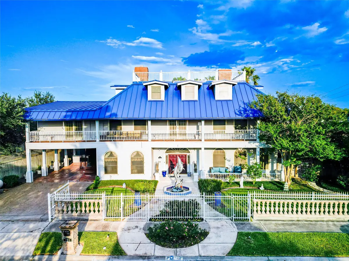 121 Glenmore St, Corpus Christi, TX 78412 - #1