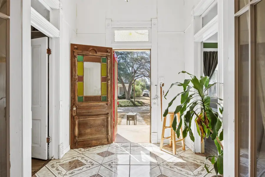 606 W Bell Ave, Rockdale, TX 76567 - Image #2