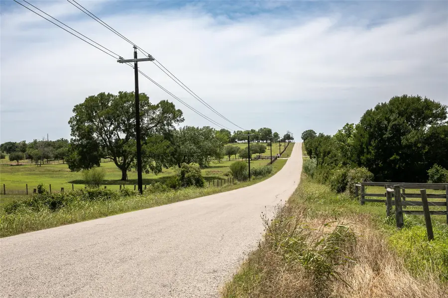 5427 Mustang Rd, Brenham, TX 77833 - Image #2