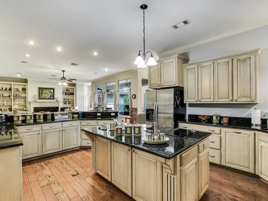 400 Bedford Dr, Spicewood, TX 78669 - #3