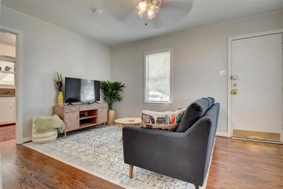 508 Turney St, Smithville, TX 78957 - #3