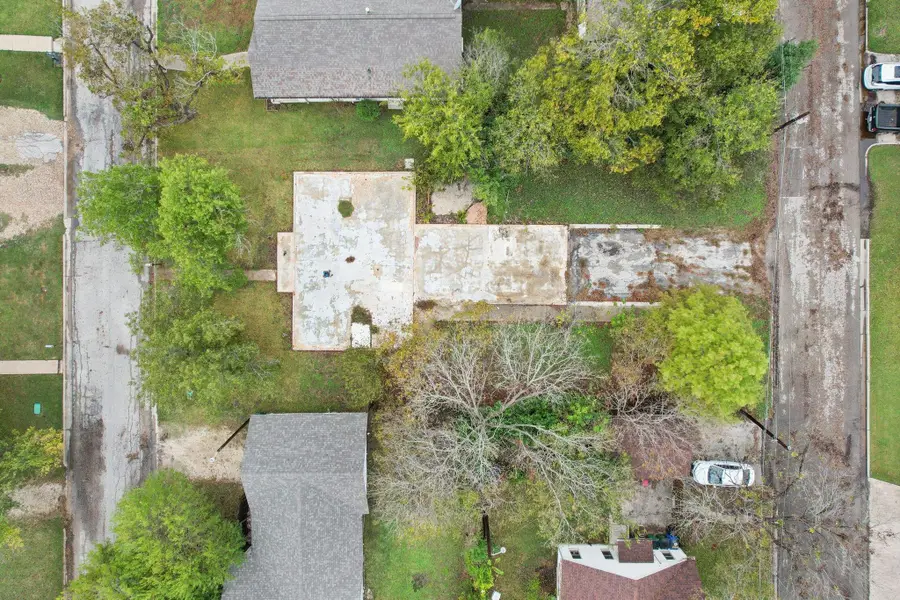 904 James St, Taylor, TX 76574 - #2