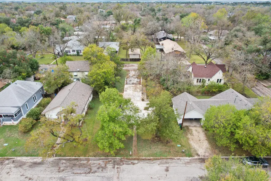 904 James St, Taylor, TX 76574 - #3