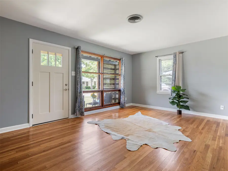1003 Kirk St, Taylor, TX 76574 - #3