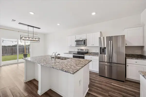 208 Night Riders Way, Jarrell, TX 76537