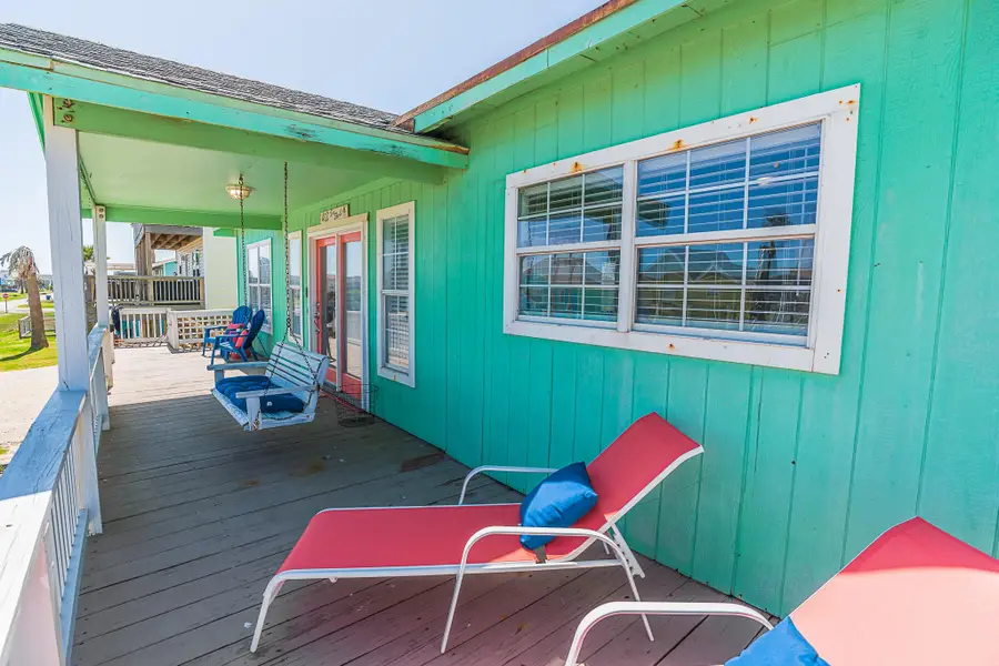 402 Seashell Dr, Surfside Beach, TX 77541 - #2